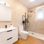 Spacious Deluxe Basement Ideal For 8 Guests *