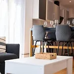 Apartment Spacious Deluxe Basement Ideal For 8 Guests