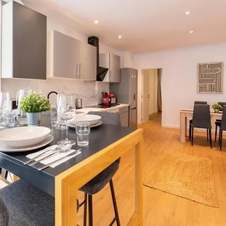 Spacious Deluxe Basement Ideal For 8 Guests Santander