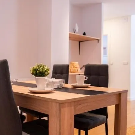 Spacious Deluxe Basement Ideal For 8 Guests Apartament Santander