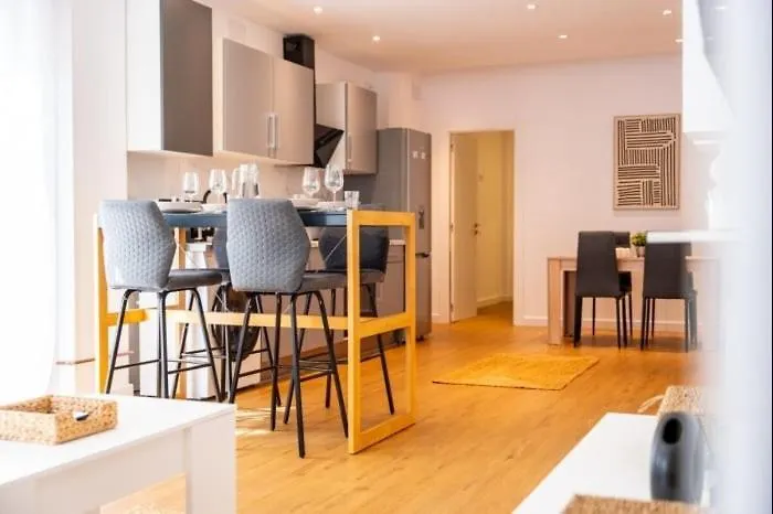 Spacious Deluxe Basement Ideal For 8 Guests Apartment