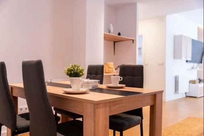 Spacious Deluxe Basement Ideal For 8 Guests Daire Santander