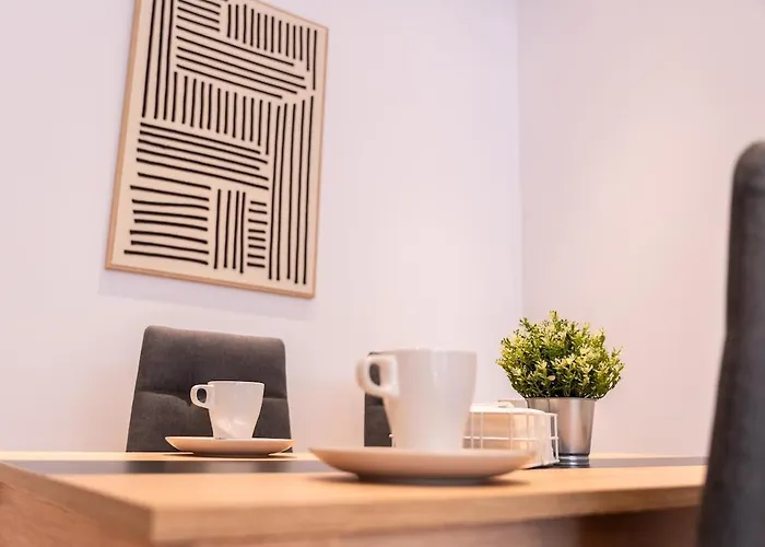 Spacious Deluxe Basement Ideal For 8 Guests Daire