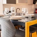 Spacious Deluxe Basement Ideal For 8 Guests * Santander
