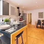 Spacious Deluxe Basement Ideal For 8 Guests Santander